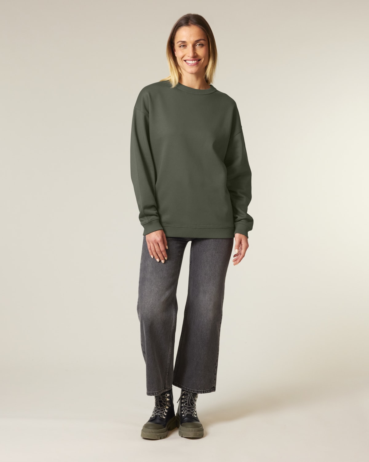 Stanley Stella Stella Paloma in Khaki – Modellansicht
