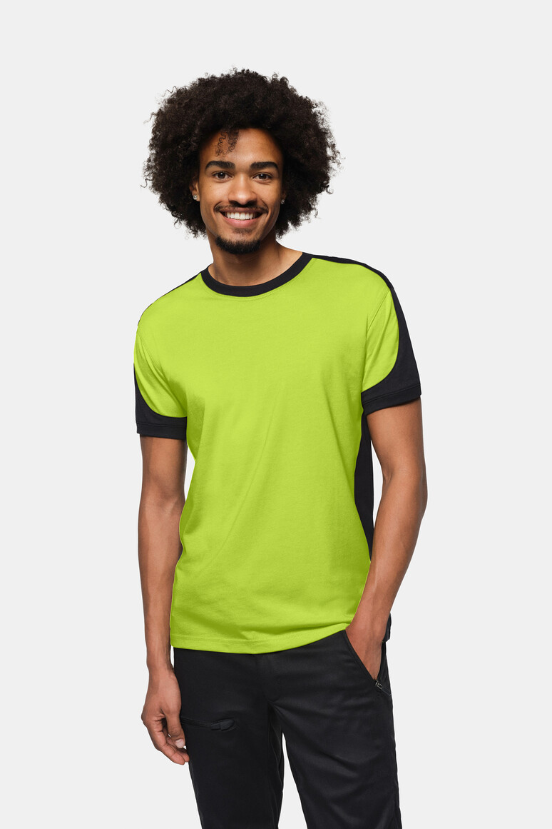 HAKRO 590 T-Shirt Contrast MIKRALINAR® ECO in Kiwi/Schwarz – Modellansicht