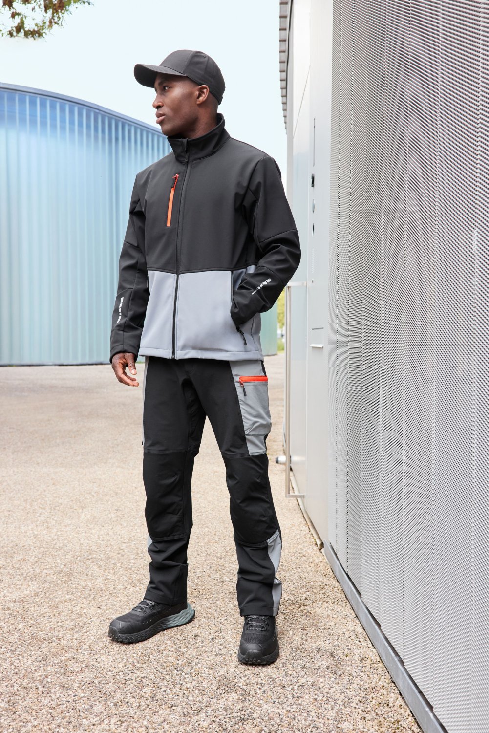 Daiber Workwear Softshell Jacket in Black/Metal-Grey – Modellansicht
