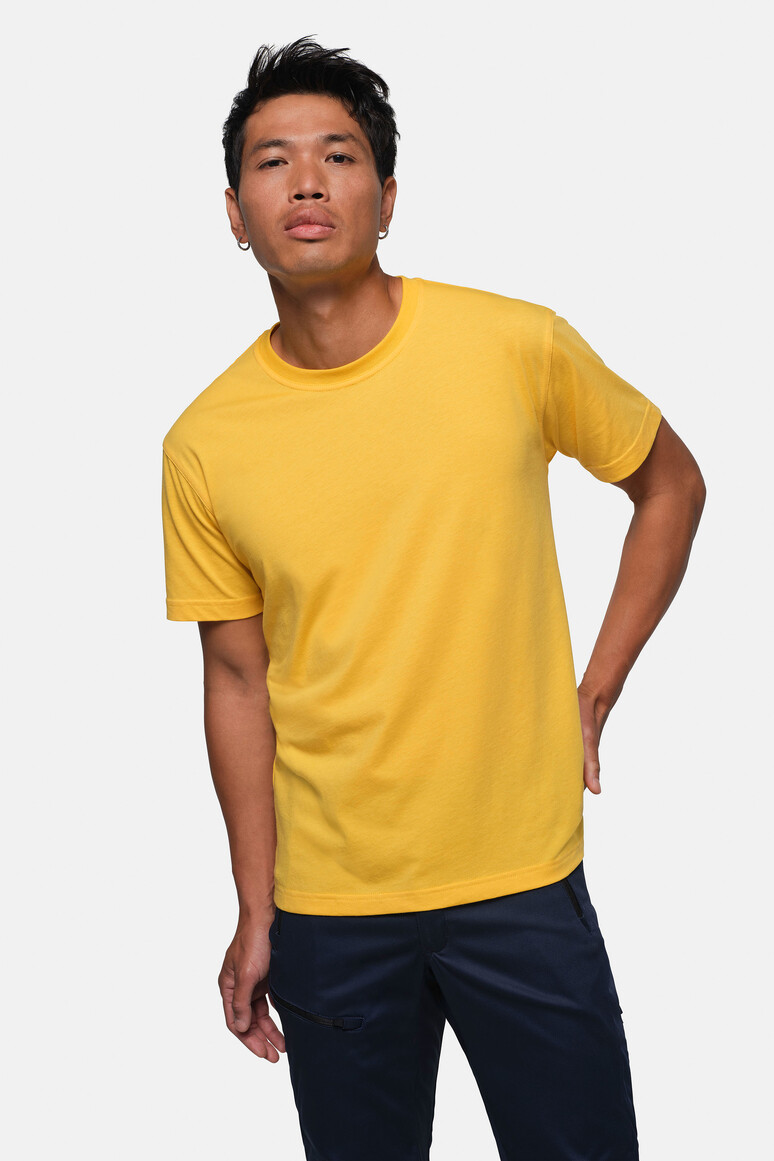 HAKRO 281 T-Shirt MIKRALINAR® in Sonne – Modellansicht