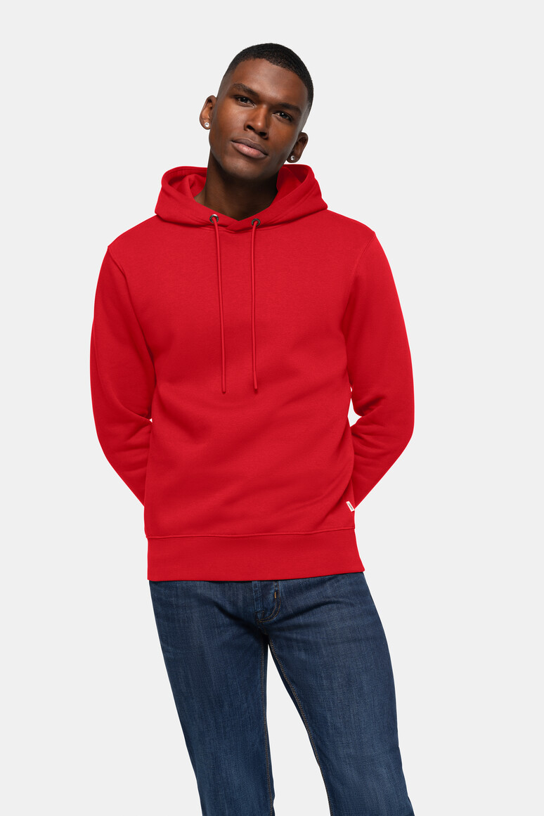 HAKRO 560 Kapuzen-Sweatshirt Bio-Baumwolle in Rot – Modellansicht