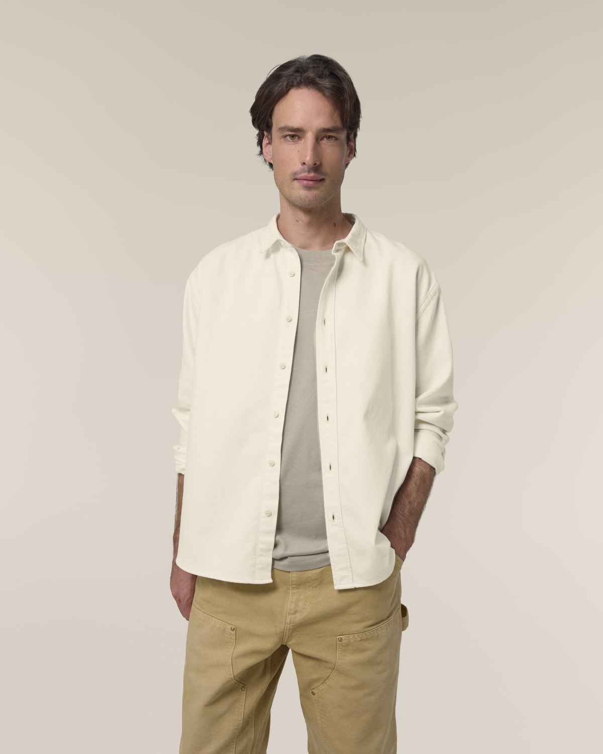 Stanley Stella Worker Shirt in Natural Raw – Modellansicht