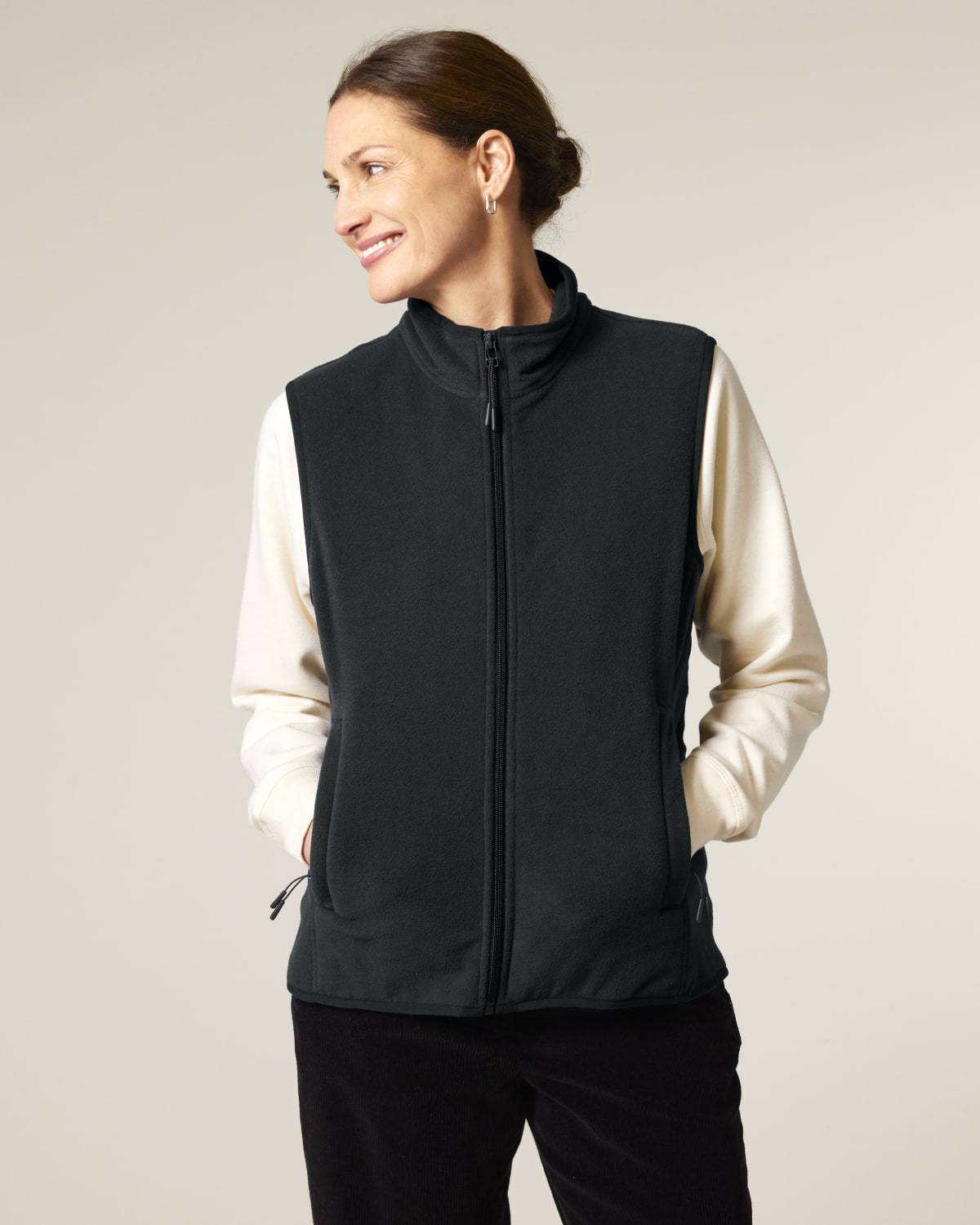Stanley Stella Stella Quester in Black – Modellansicht