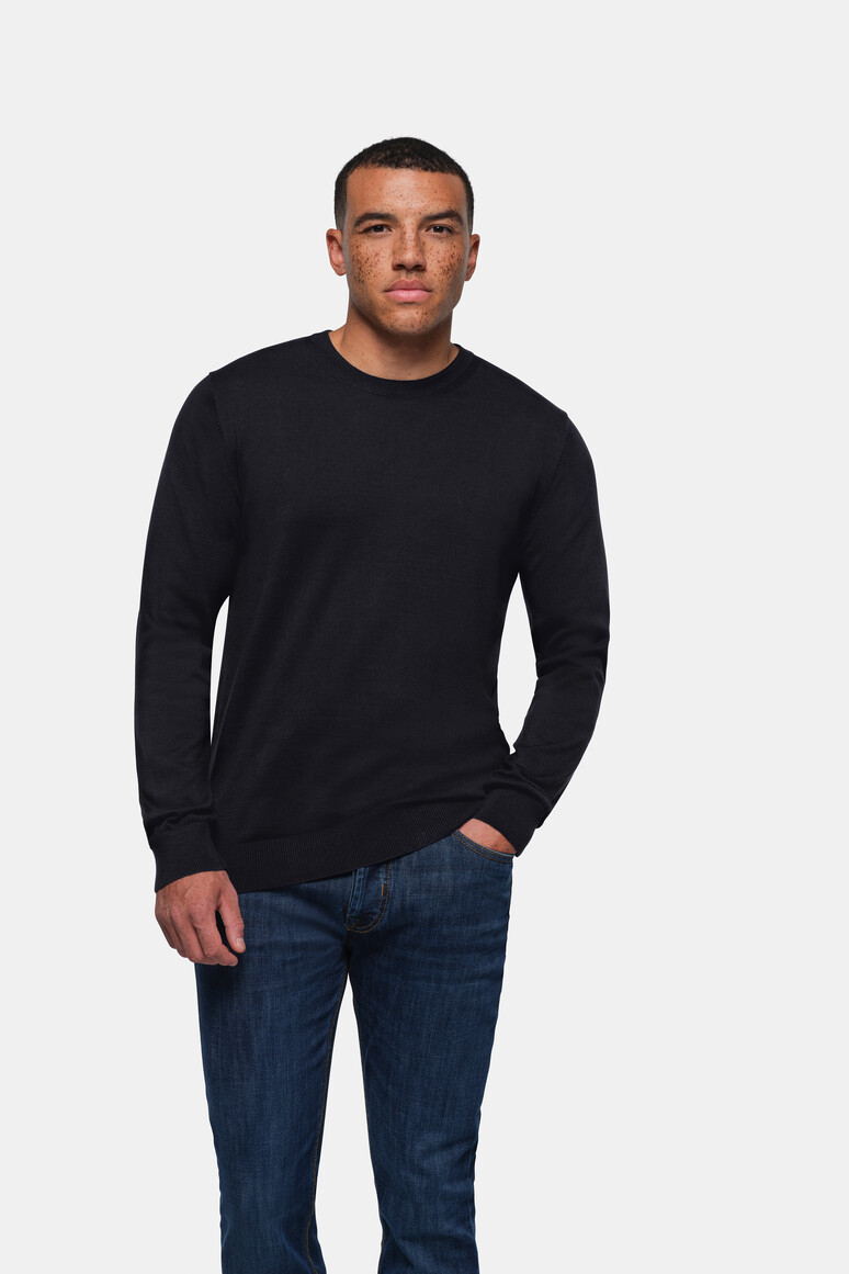 HAKRO 145 Pullover Premium-Baumwolle in Schwarz – Modellansicht