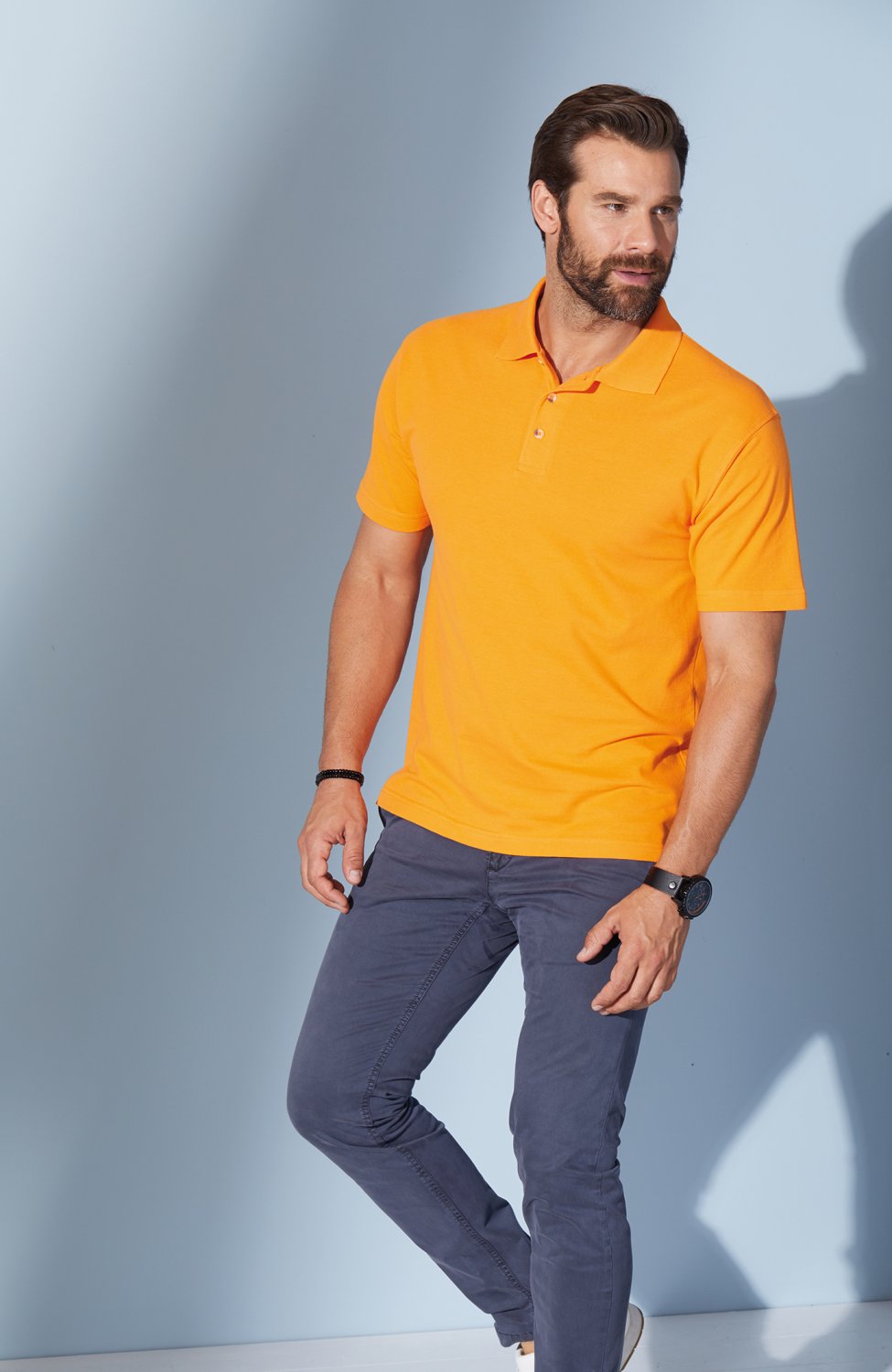 Daiber Polo-Piqué Medium in Orange – Modellansicht