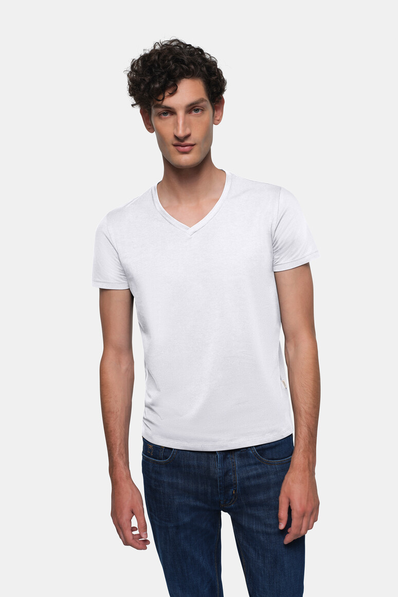HAKRO 272 V-Shirt Stretch in Weiß – Modellansicht