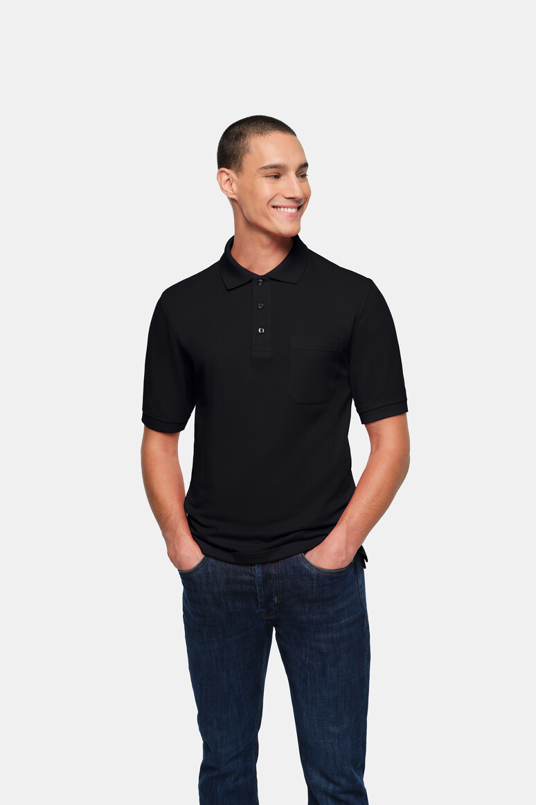 HAKRO 802 Pocket-Poloshirt Top in Schwarz – Modellansicht