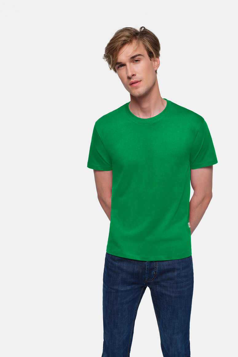 HAKRO 292 T-Shirt Classic in Kellygrün – Modellansicht
