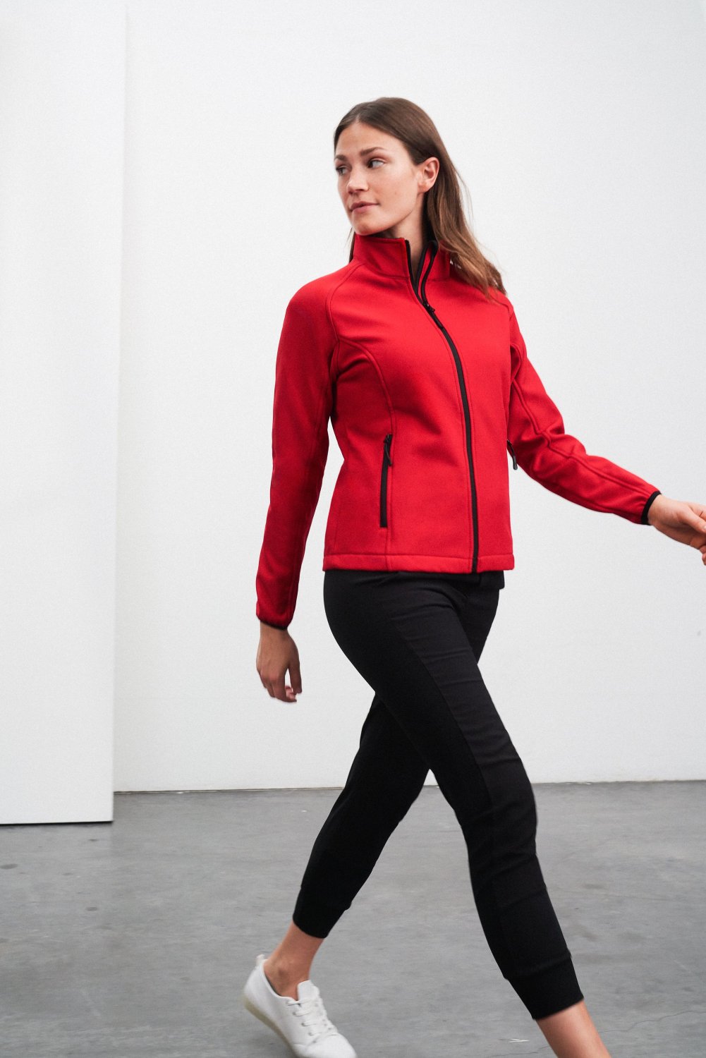 Daiber Ladies' Promo Softshell Jacket in Black/Black – Modellansicht