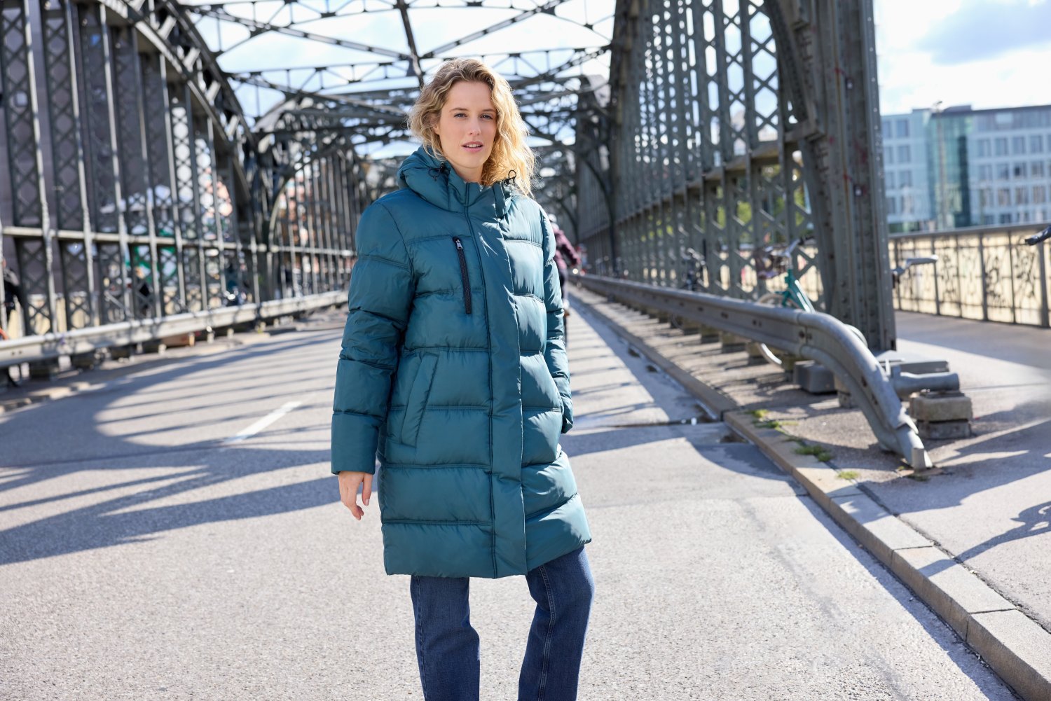 Daiber Ladies' Winter Short Coat GRS in Navy – Modellansicht