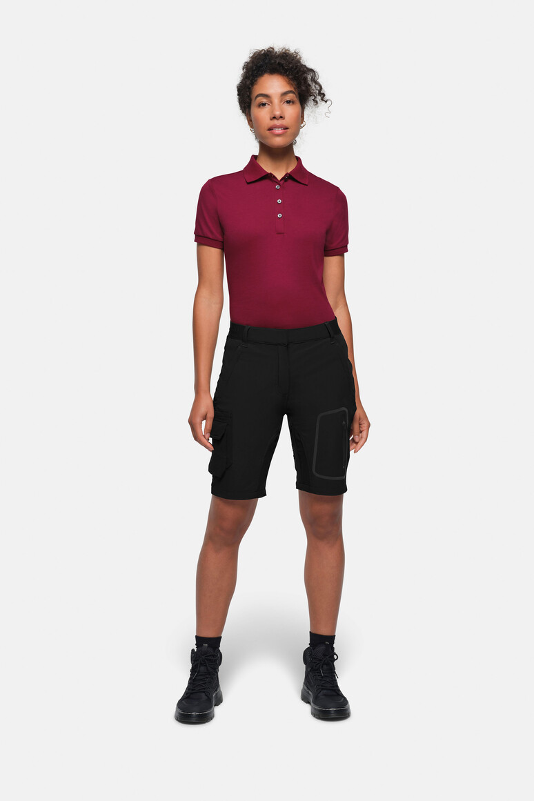 HAKRO 792 Damen Activeshorts in Schwarz – Modellansicht