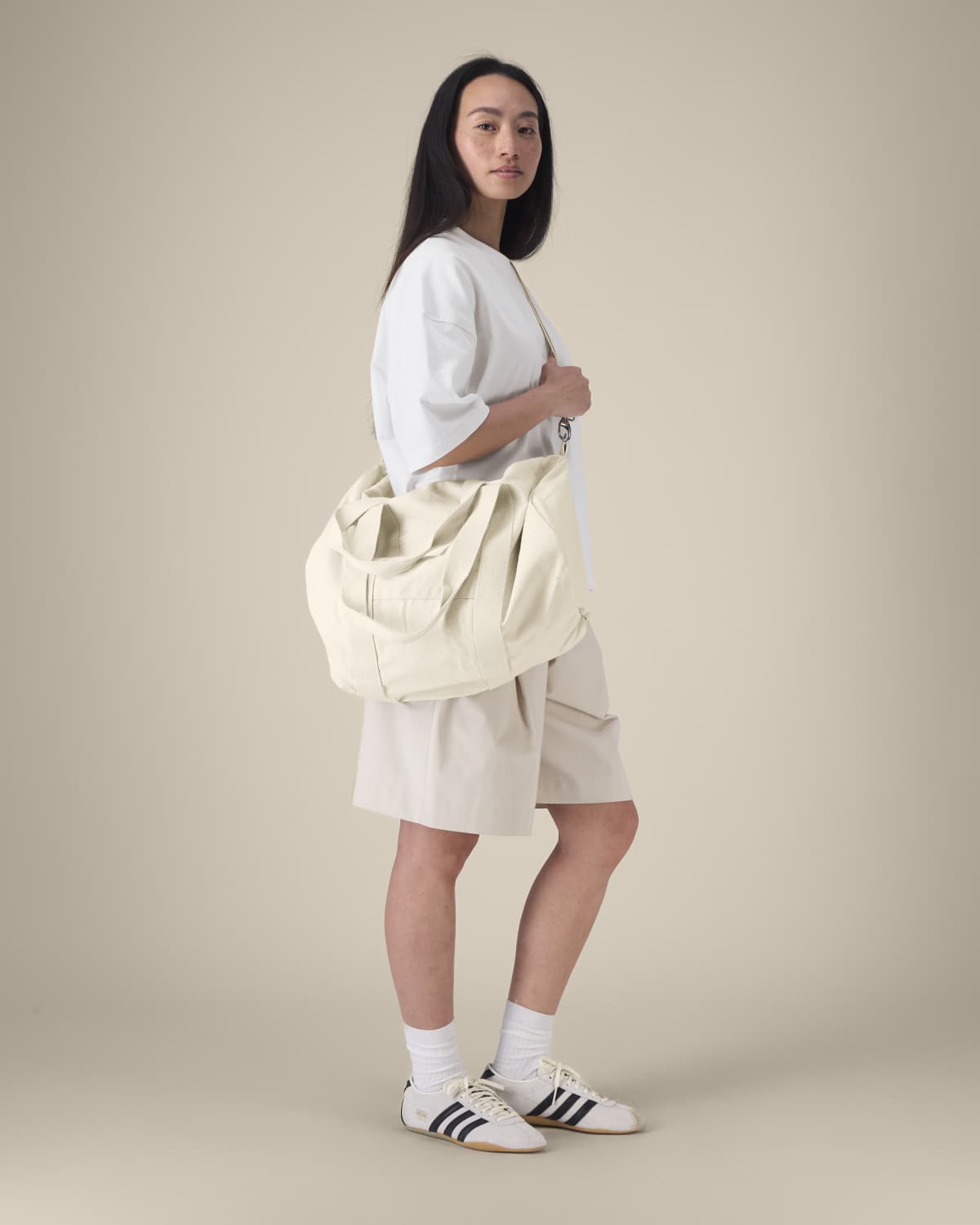Stanley Stella Duffle Bag in Natural – Modellansicht