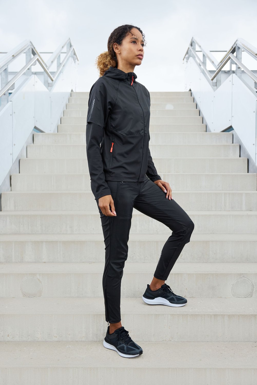 Daiber Ladies' Running Jacket in Black – Modellansicht