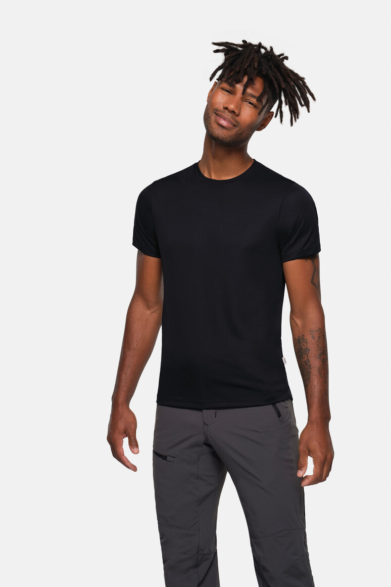 HAKRO 287 T-Shirt COOLMAX® ECO in Schwarz – Modellansicht