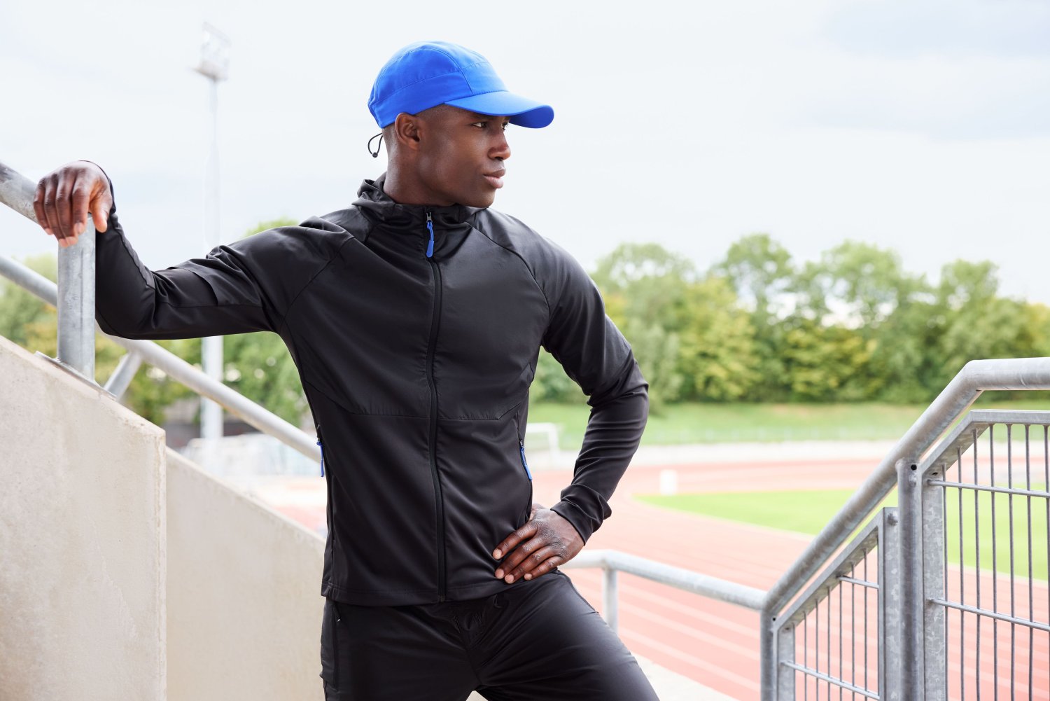 Daiber Men's Running Jacket in Black – Modellansicht
