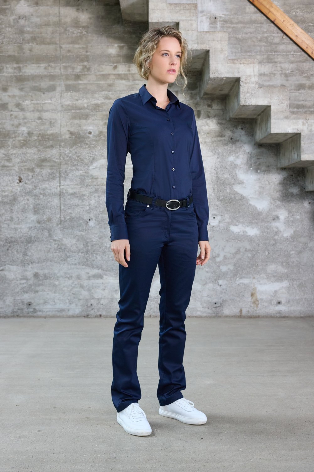 Daiber Ladies' Shirt - SLIM FIT - in Navy – Modellansicht