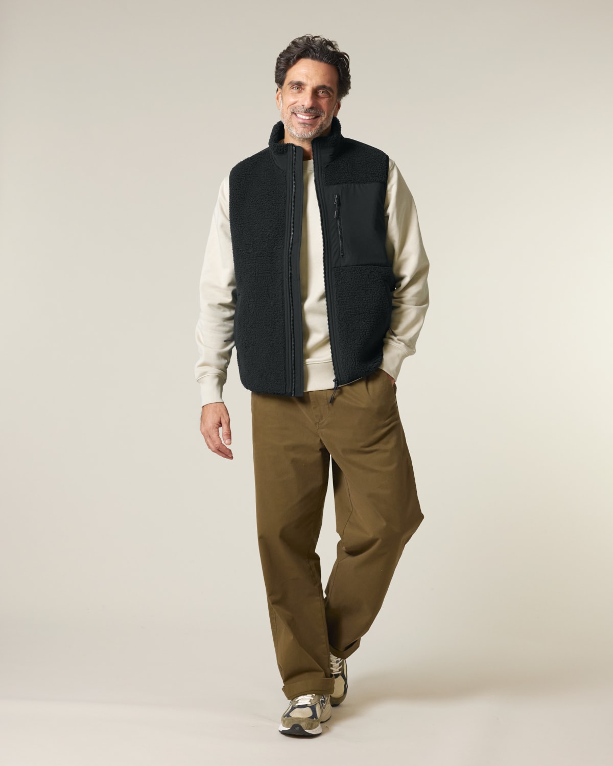 Stanley Stella Liner in Black – Modellansicht
