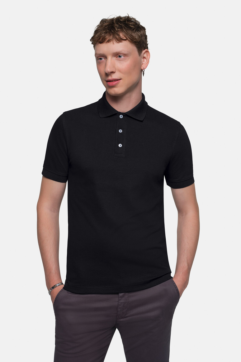 HAKRO 822 Poloshirt Stretch in Schwarz – Modellansicht