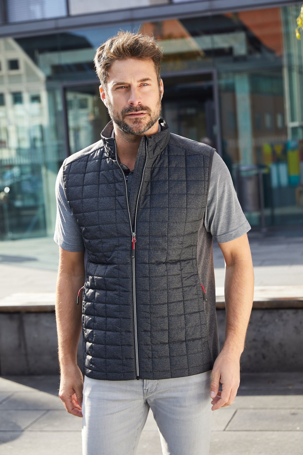 Daiber Men's Knitted Hybrid Vest in Grey-Melange/Anthracite-Melange – Modellansicht