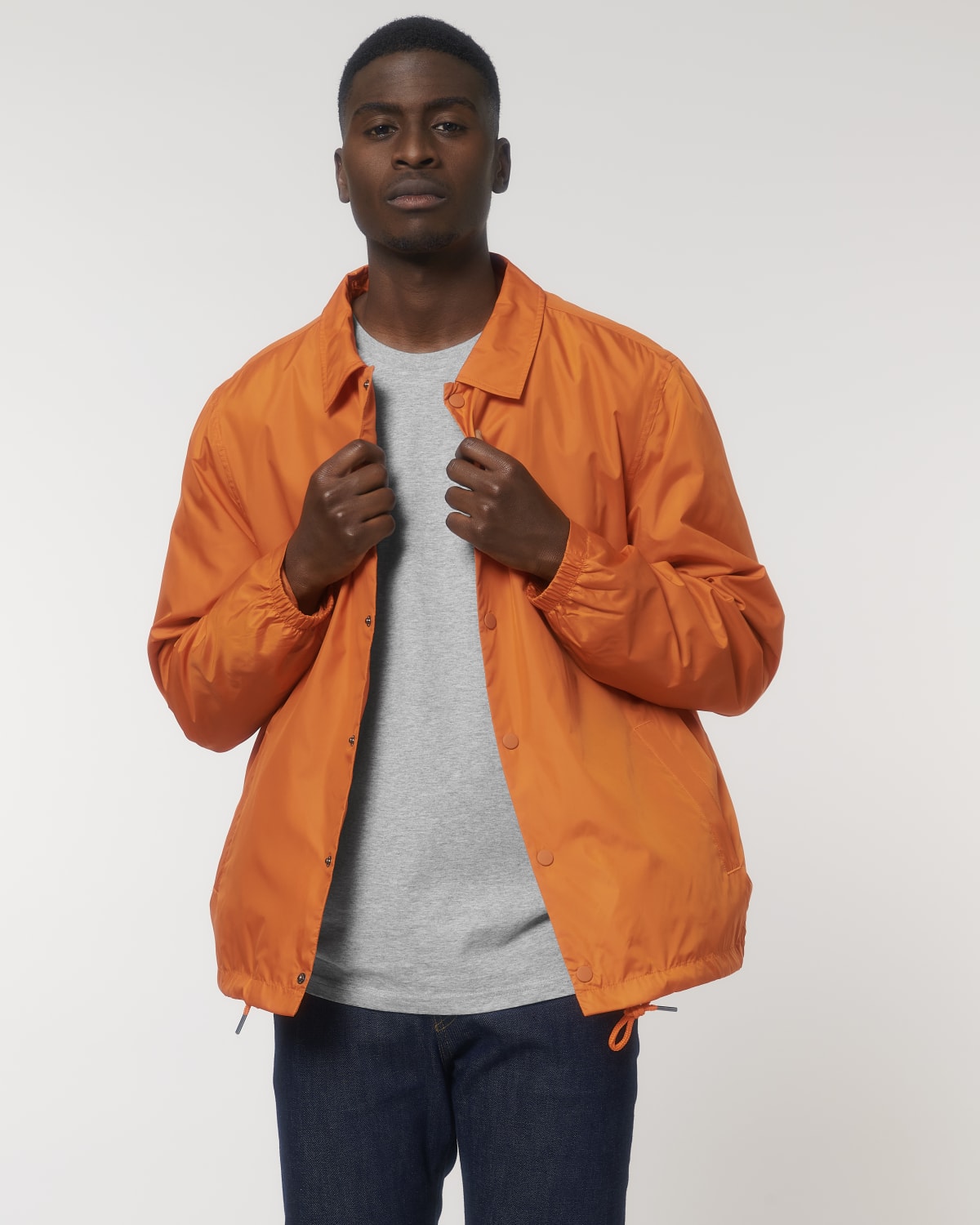 Stanley Stella Coacher in Flame Orange – Modellansicht