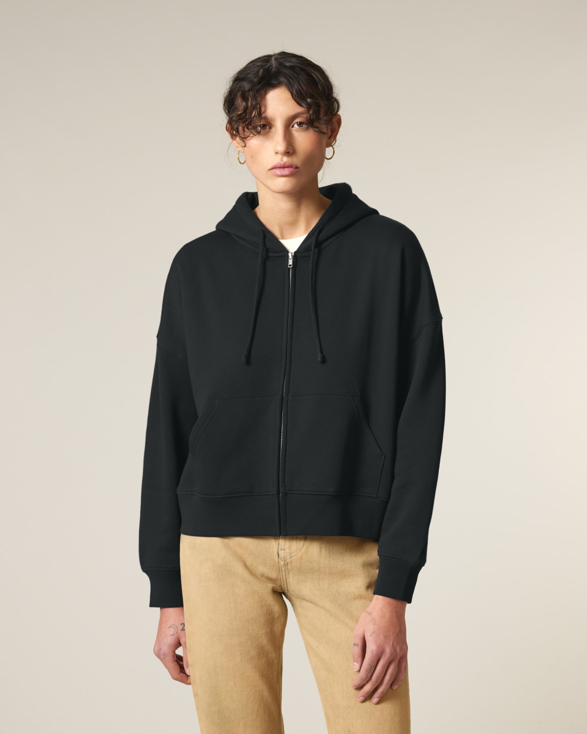 Stanley Stella Stella Ida in Black – Modellansicht