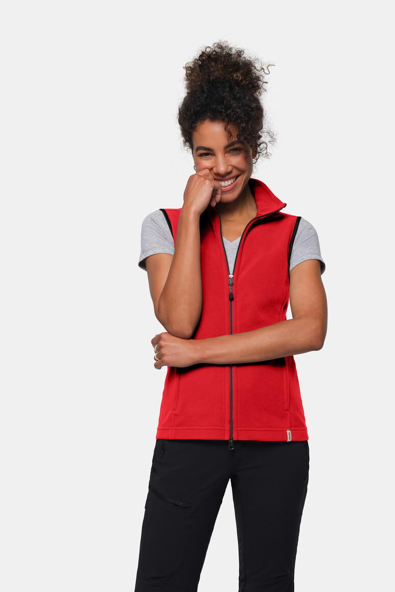 HAKRO 247 Damen Fleeceweste ECO in Rot – Modellansicht