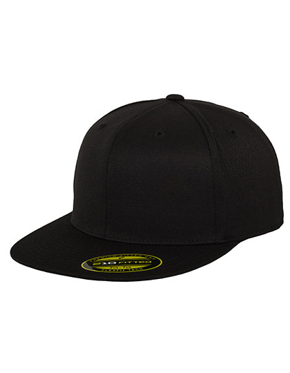 FLEXFIT Premium 210 Fitted in Black – Vorderansicht