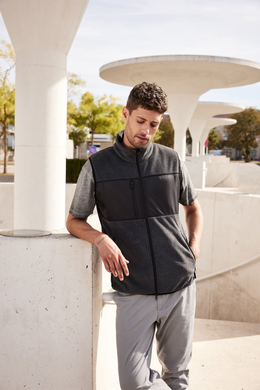 Daiber Men's Fleece Vest GRS in Red/Black – Modellansicht