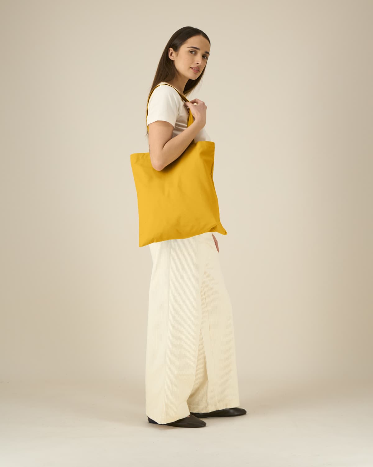 Stanley Stella Light Tote Bag in Spectra Yellow – Modellansicht