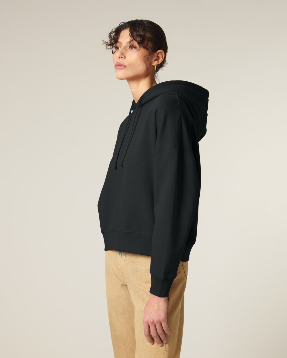 Stanley Stella Stella Nora in Black – Modellansicht