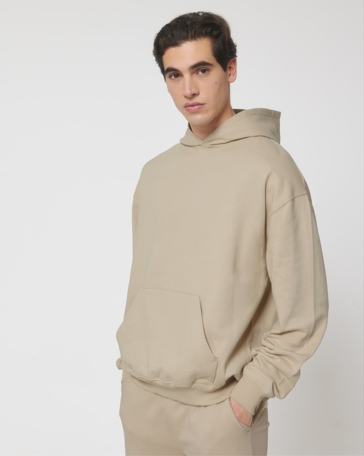 Stanley Stella Cooper Dry in Desert Dust – Modellansicht