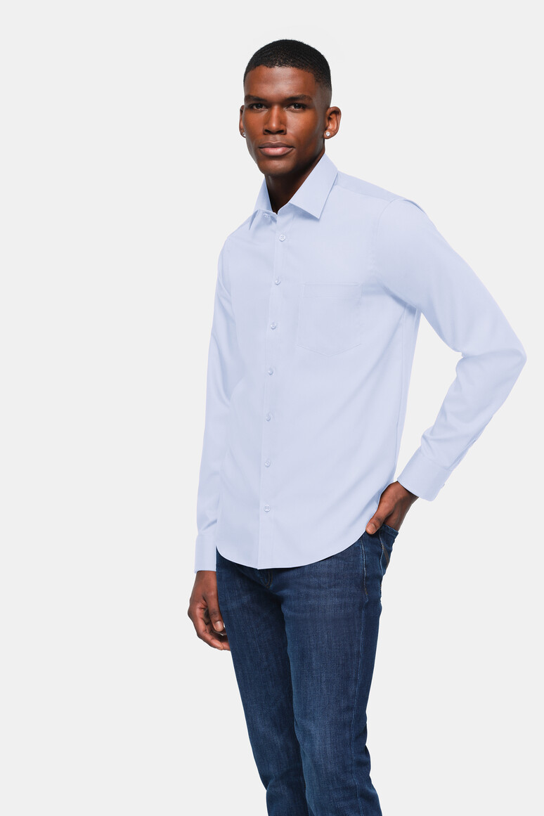 HAKRO 108 Hemd Business Comfort in Himmelblau – Modellansicht