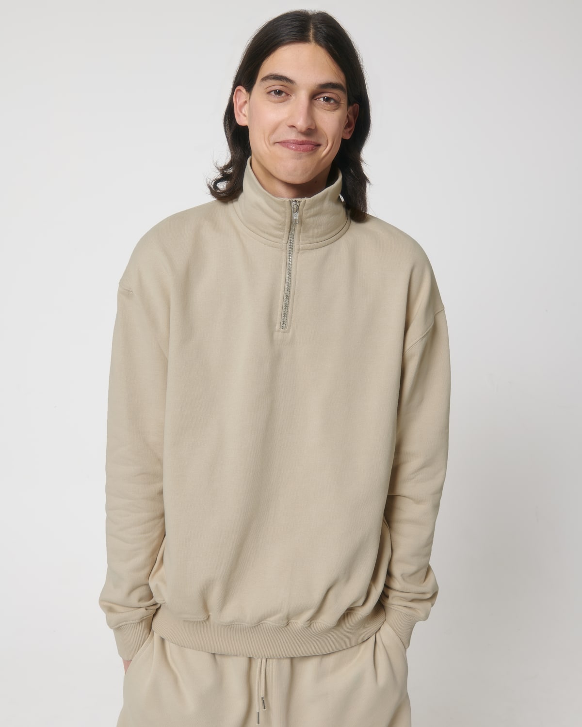 Stanley Stella Miller Dry in Desert Dust – Modellansicht