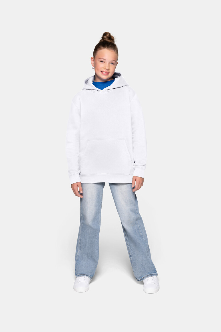 HAKRO 562 Kinder Kapuzen-Sweatshirt Bio-Baumwolle in Weiß – Modellansicht