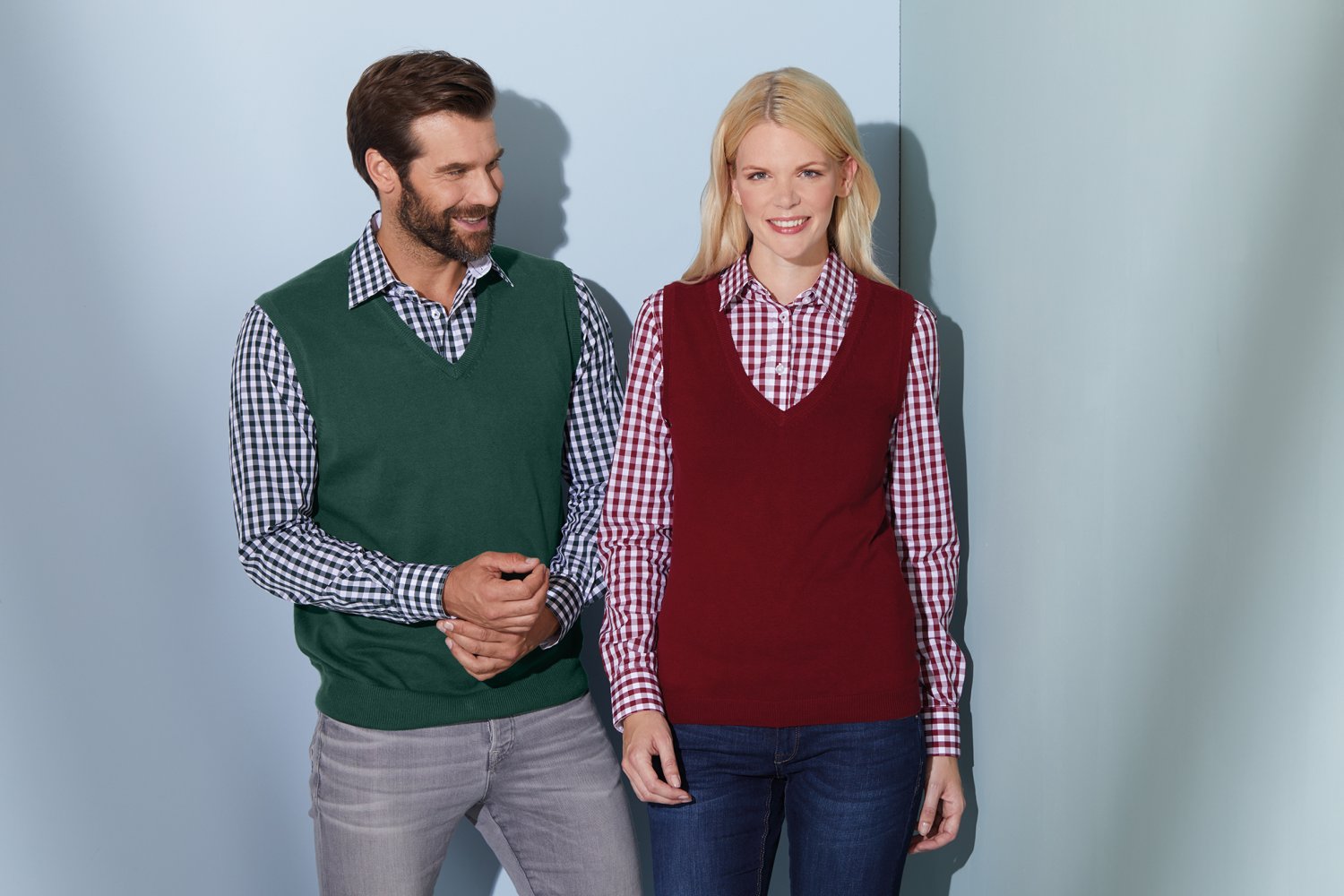 Daiber Ladies' V-Neck Pullunder in Red – Modellansicht