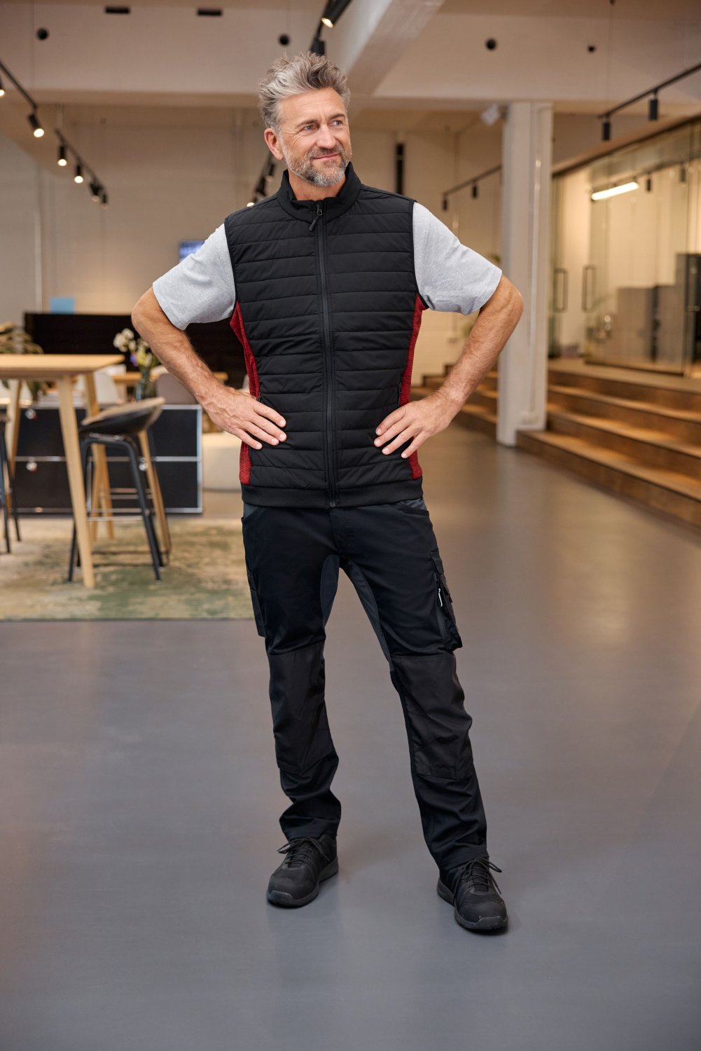 Daiber Men's Padded Hybrid Vest in Black/Carbon-Melange – Modellansicht