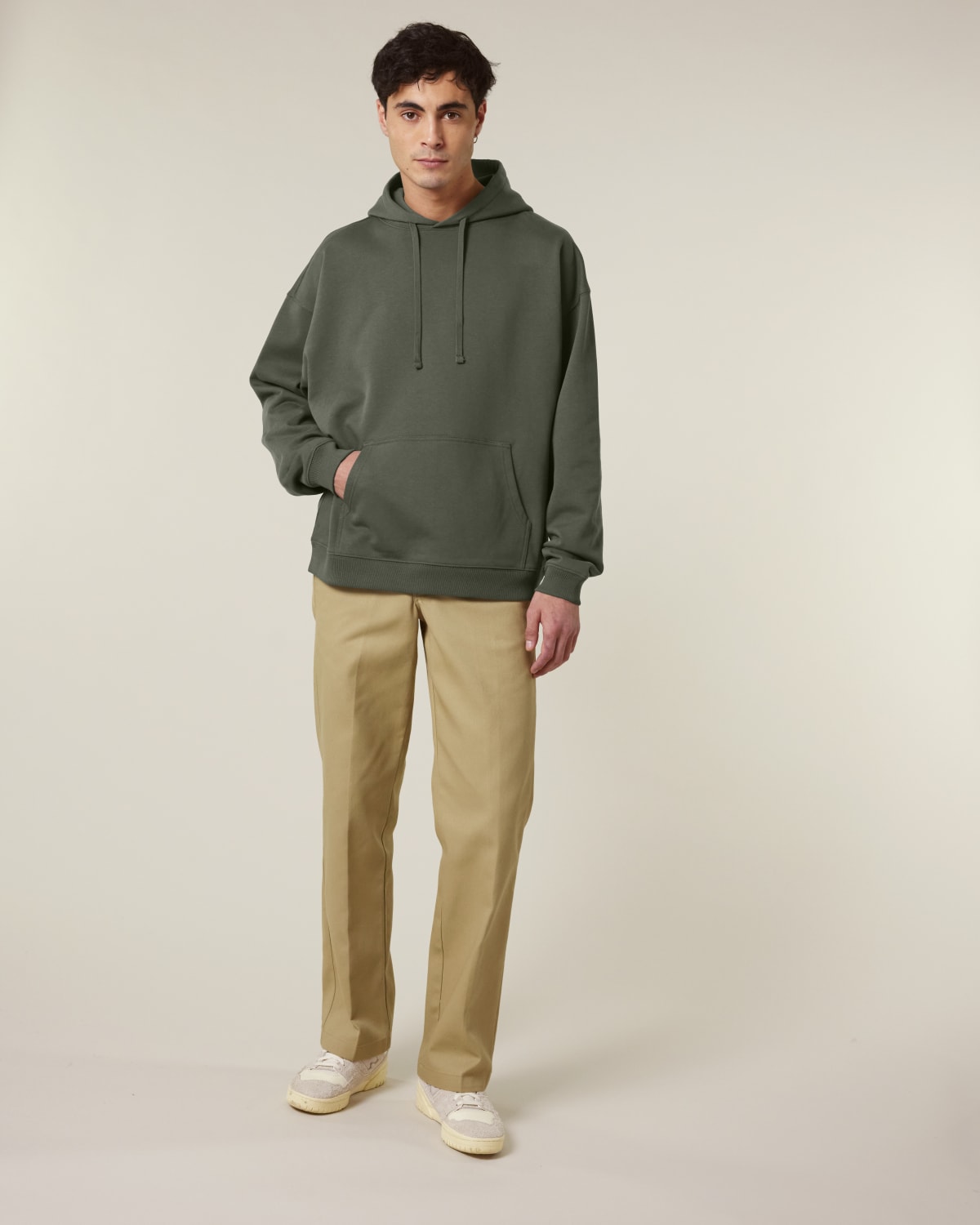 Stanley Stella Slammer 2.0 in Khaki – Modellansicht