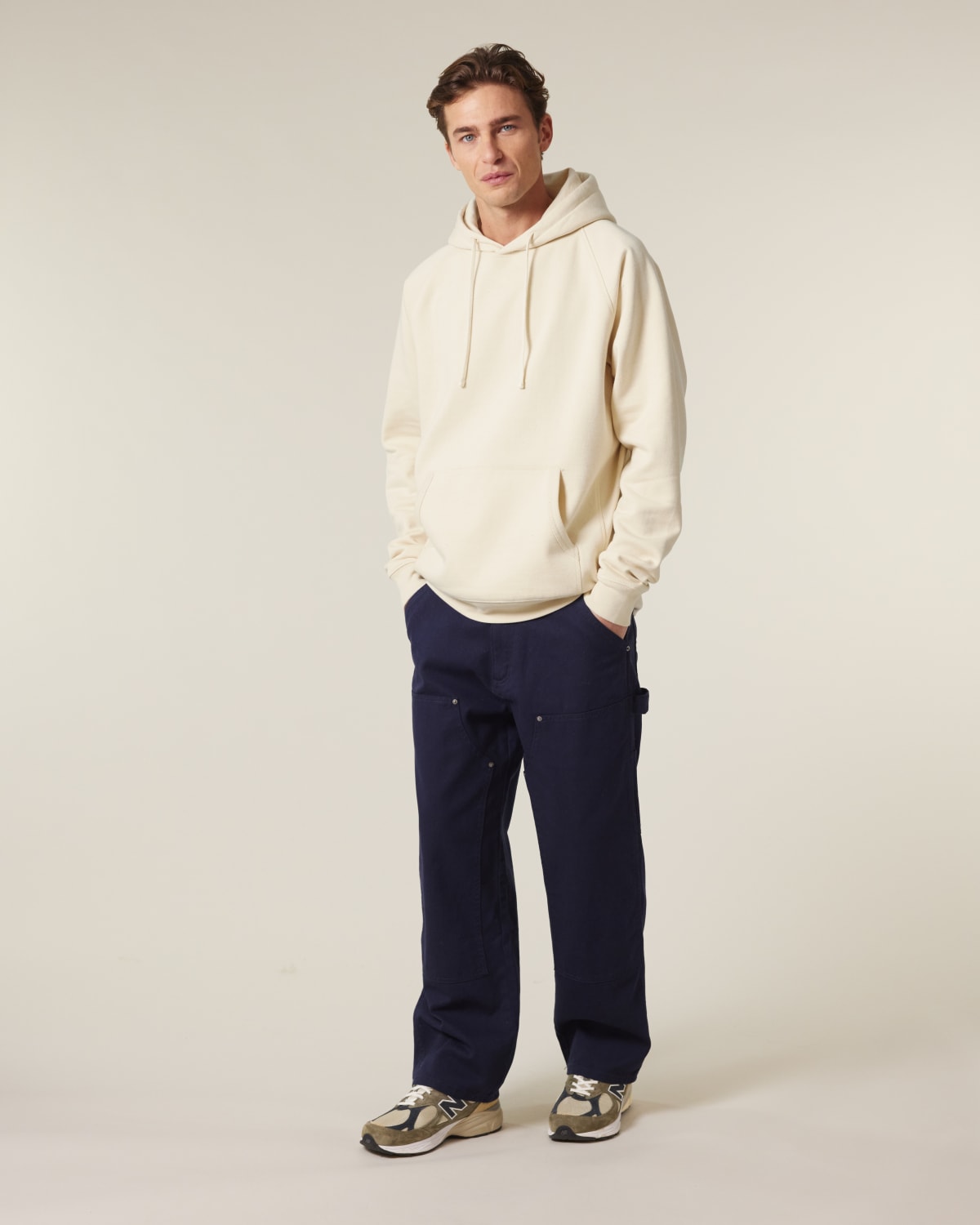 Stanley Stella Striker in Natural Raw – Modellansicht