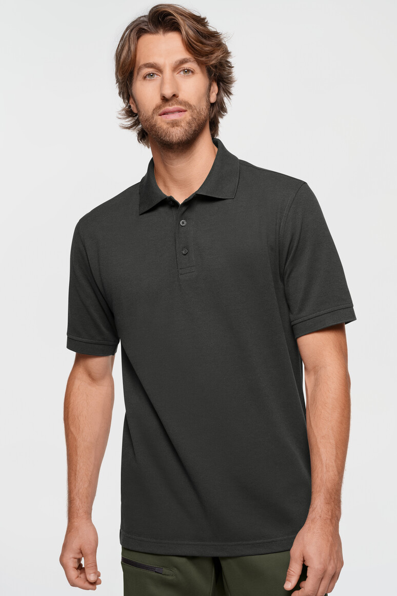 HAKRO 503 Label-Free Poloshirt Heavy MIKRALINAR® ECO in Karbongrau – Modellansicht