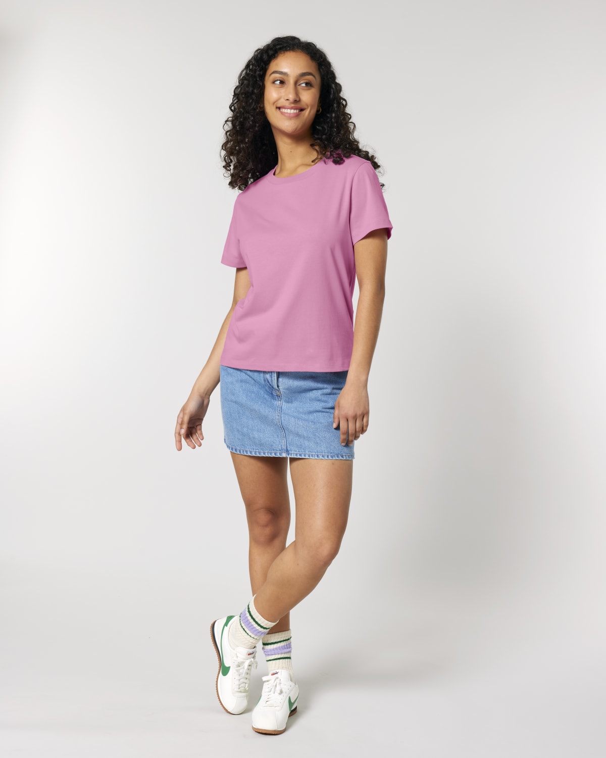 Stanley Stella Stella Muser in Bubble Pink – Modellansicht