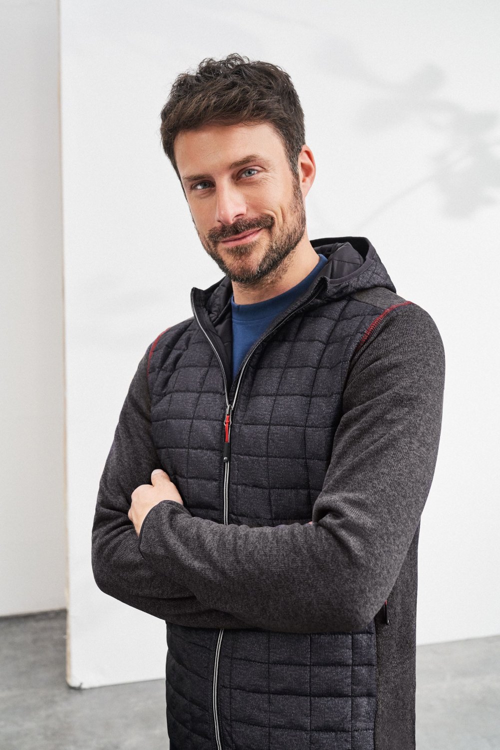 Daiber Men's Knitted Hybrid Jacket in Grey-Melange/Anthracite-Melange – Modellansicht