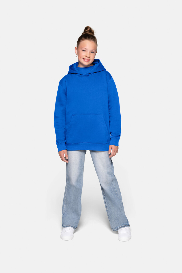 HAKRO 562 Kinder Kapuzen-Sweatshirt Bio-Baumwolle in Royalblau – Modellansicht