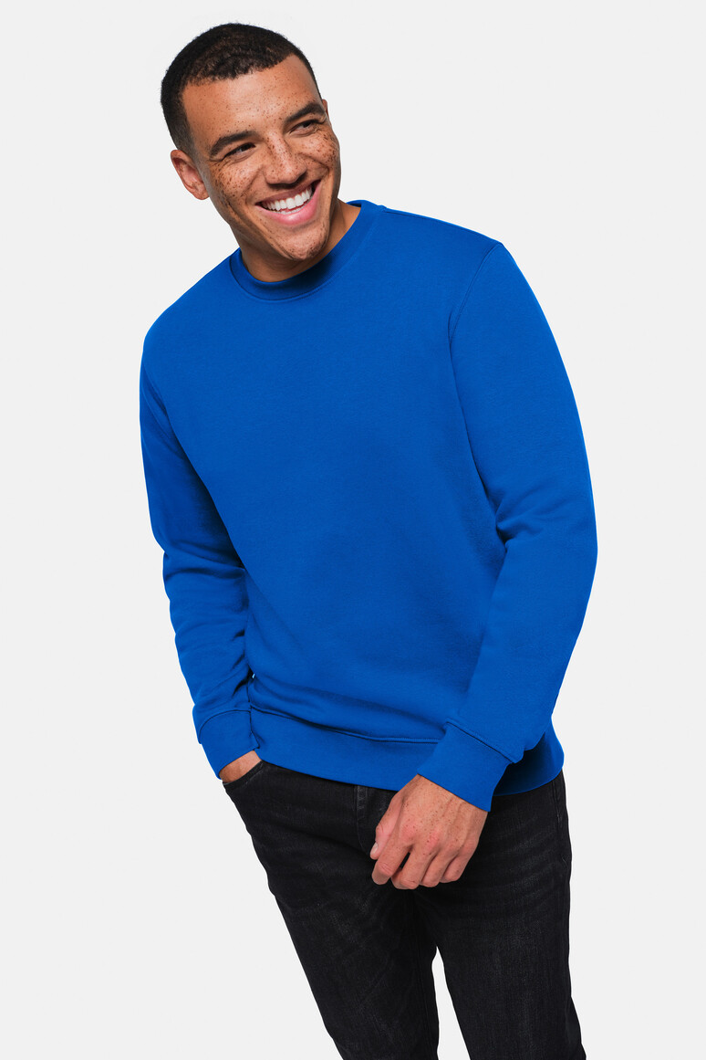 HAKRO 570 Sweatshirt Bio-Baumwolle in Royalblau – Modellansicht