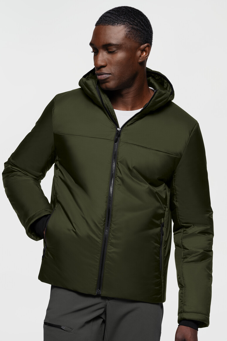 HAKRO 889 Kapuzen-Thermo-Loftjacke in Olive – Modellansicht