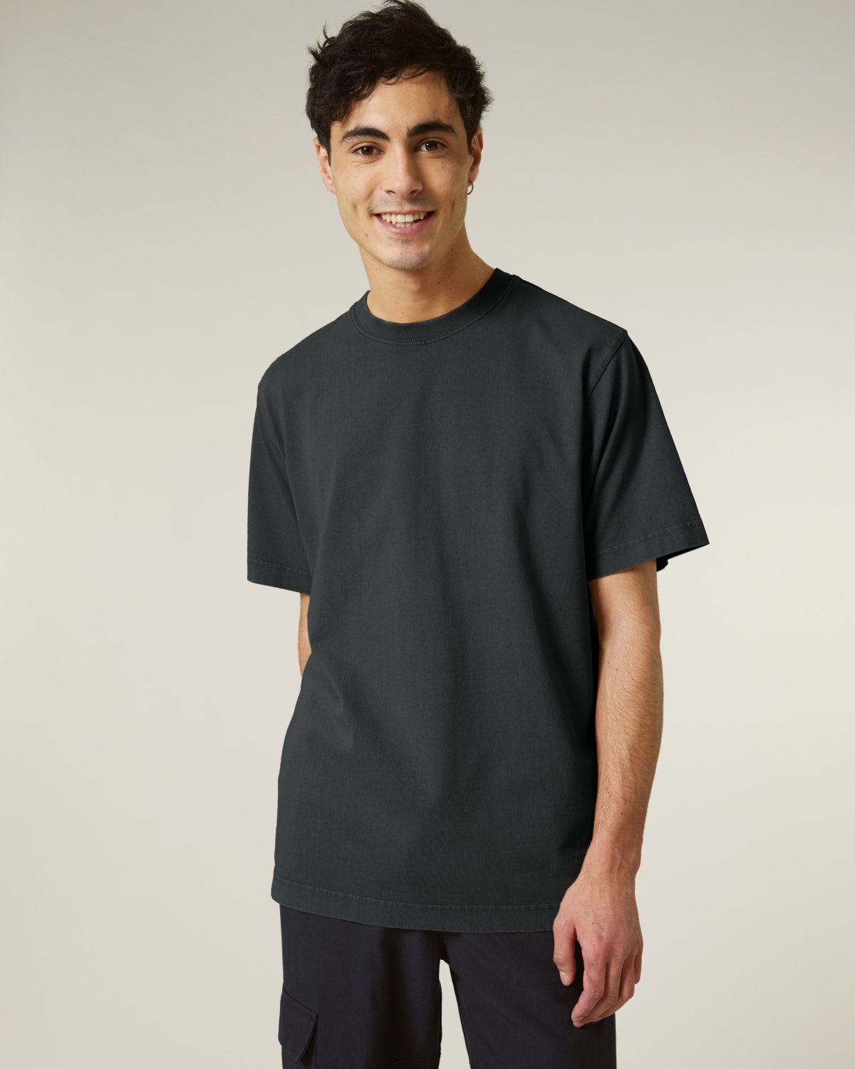 Stanley Stella Freestyler Vintage in G. Dyed Black Rock – Modellansicht
