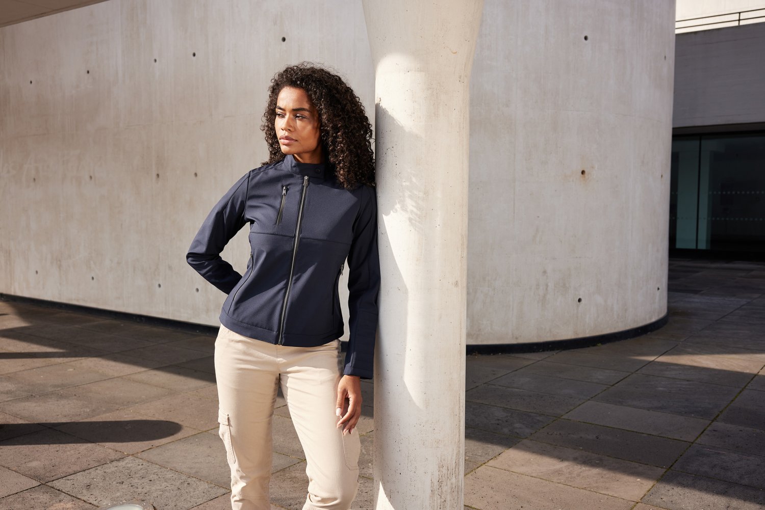 Daiber Ladies' Softshell Jacket in Navy – Modellansicht