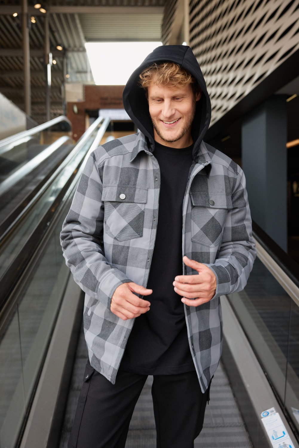 Daiber Workwear Check Shirt Jacket in Black/Metal-Grey – Modellansicht