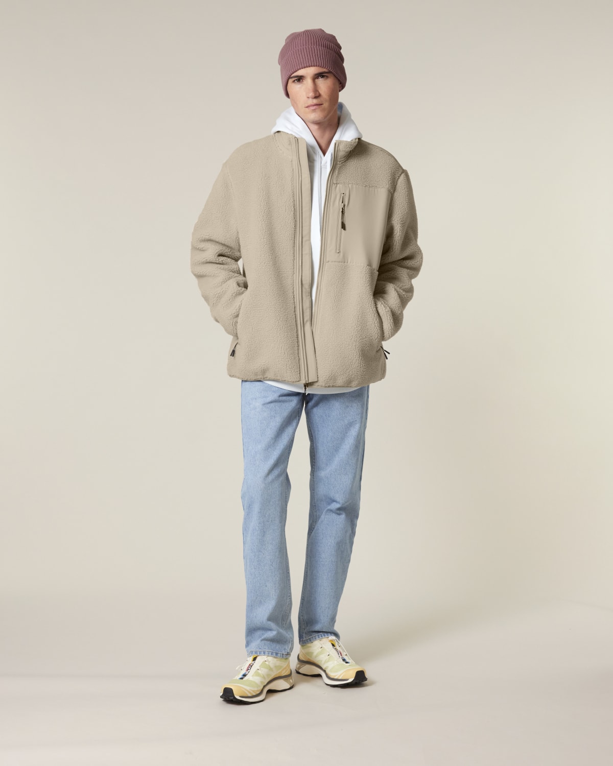 Stanley Stella Brooker in Desert Dust – Modellansicht