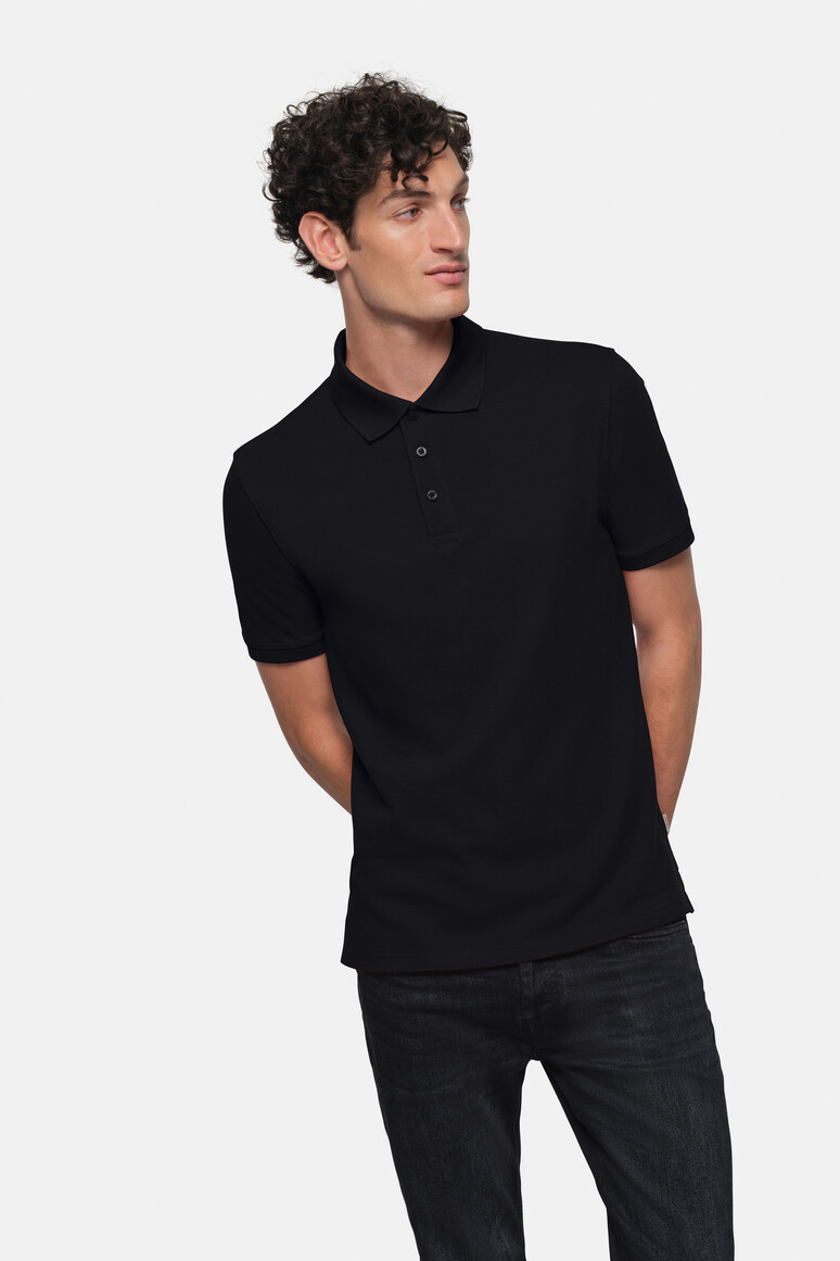 HAKRO 501 Poloshirt Bio-Baumwolle in Schwarz – Modellansicht