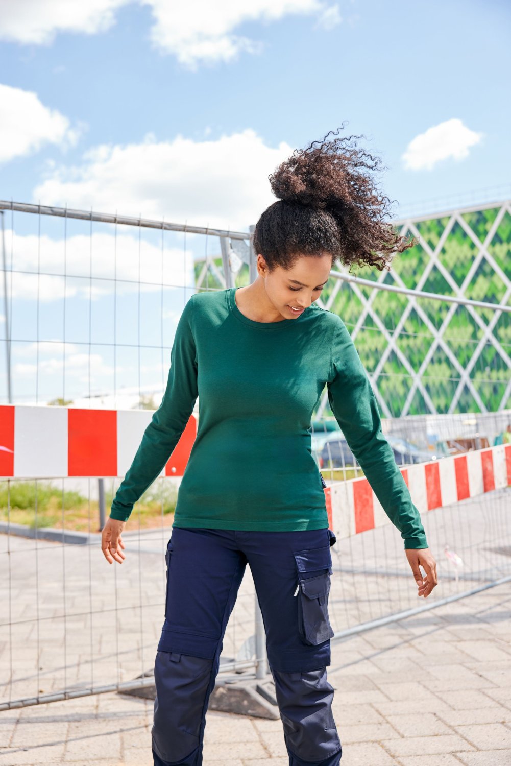 Daiber Ladies' ORGANIC Stretch-Longsleeve Work - SOLID - OCS Blended in Red – Modellansicht
